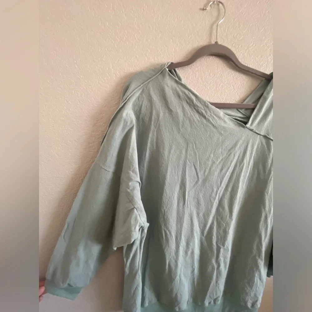 Umgee asymmetrical top